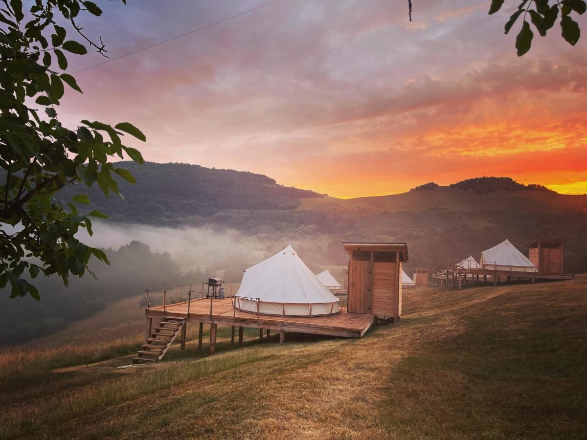 Отель The Hunters Glamping Ciudanovita Экстерьер фото